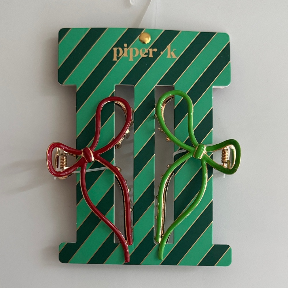 Piper K nwt Festive Red and Green Bow Clips